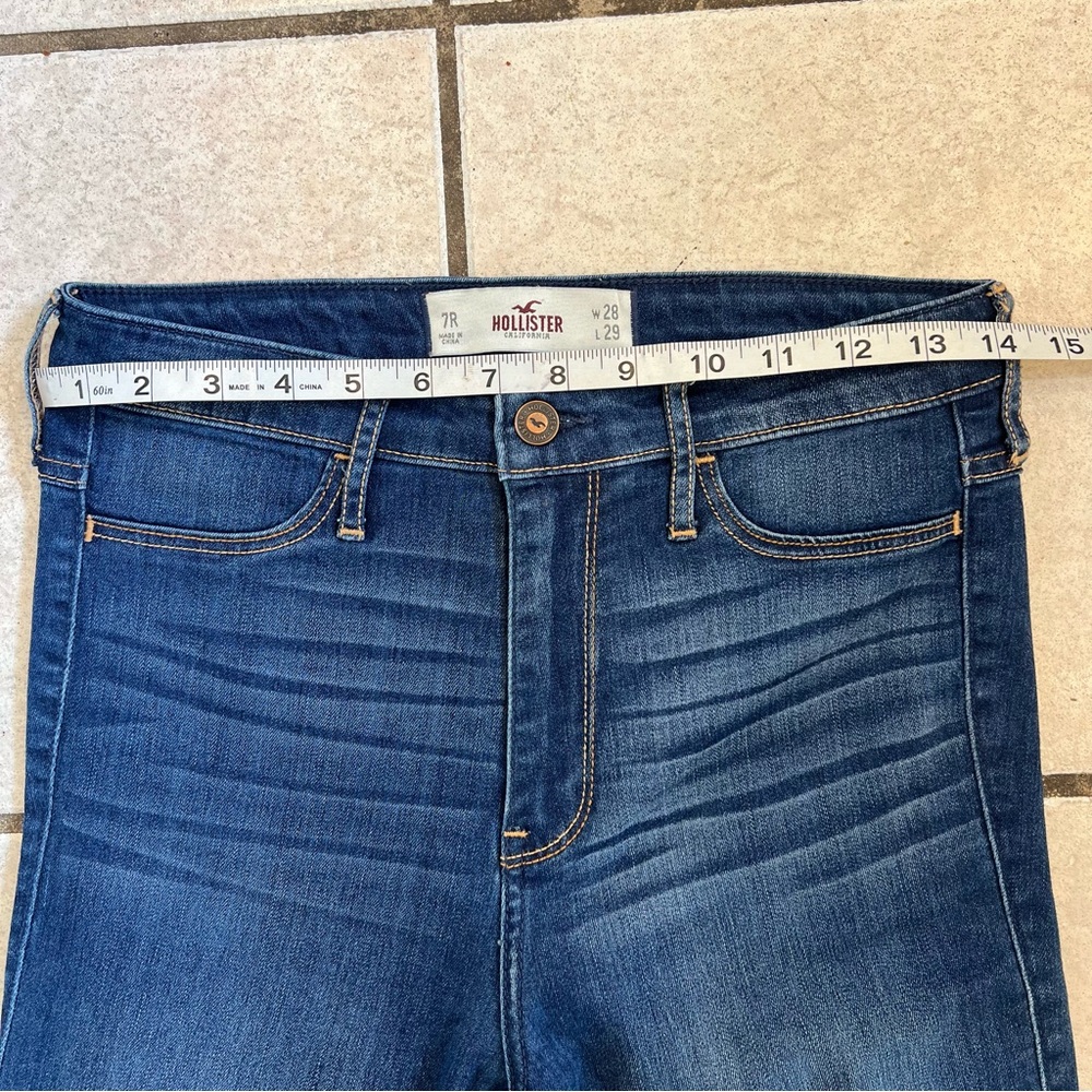Hollister high rise super skinny jean 7R , 28W, Medium wash, zipper fly - Picture 6 of 7